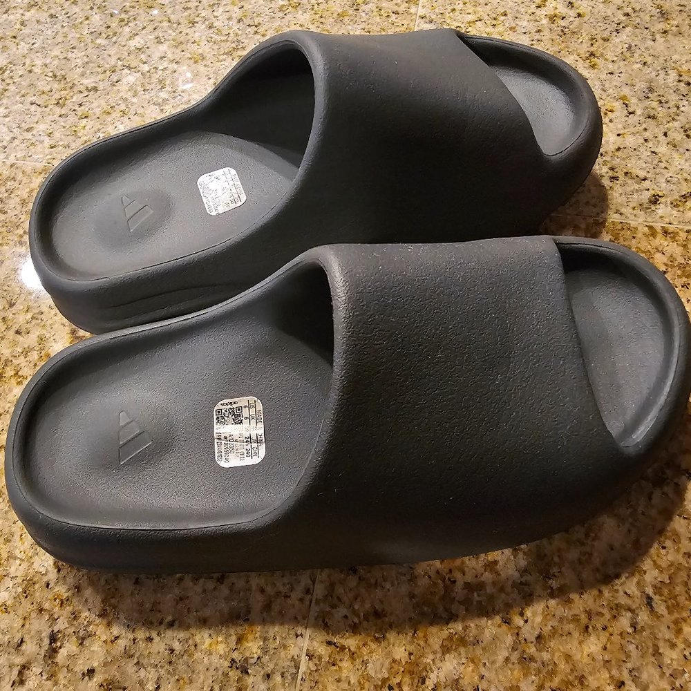 Yeezy slides mens 6 (women's 6.5 to 7) - slate gray